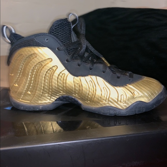 gold foams shoes